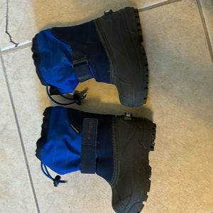 Columbia snow boots size 8 toddler gray and blue, used once only